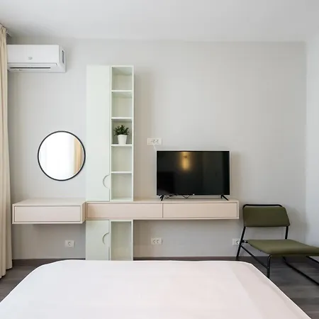 Breeze Gateway Center Apartment *