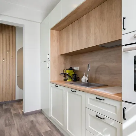 Breeze Gateway Center Apartment