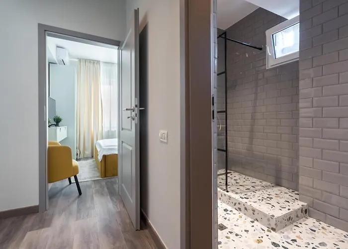 Apartment Breeze Gateway Center