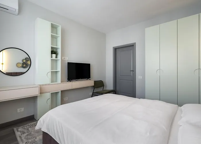 Apartment Breeze Gateway Center